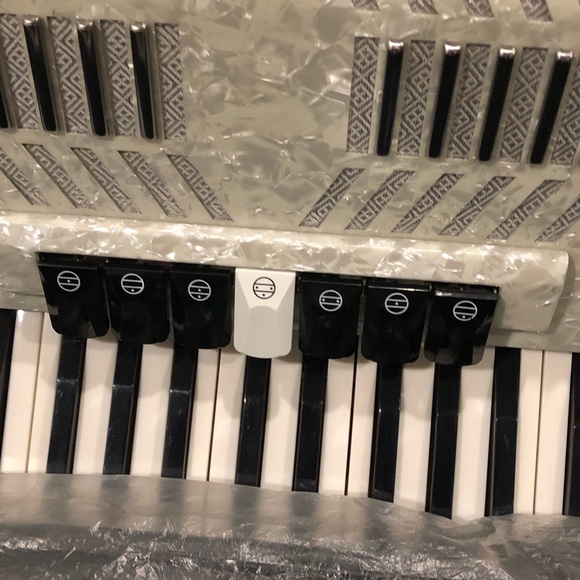 Sonata accordion. 120 bass, 41 key. - Picture 3 of 7